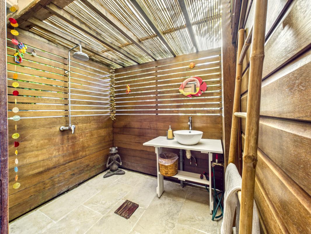 28.Location Villa piscine Deshaies Guadeloupe_Chambre 2 vue mer